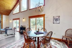 a dining room with a table and chairs at Ferncrest Mountain House in Conway