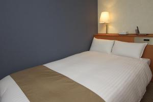 Postel nebo postele na pokoji v ubytování Toyooka Sky Hotel