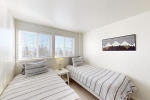 two beds in a room with two windows at Tensleep B11 in Teton Village +30 photos