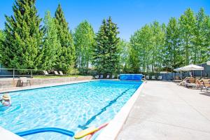 a swimming pool with a pool noodle in the middle at Tensleep B11 in Teton Village