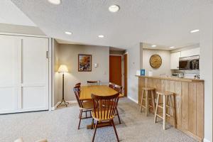 a dining room and kitchen with a table and chairs at Riverview Condo at Rivergreen in Lincoln