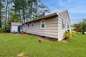a small house in a yard with a green lawn at Naples Hideaway Retreat in Naples