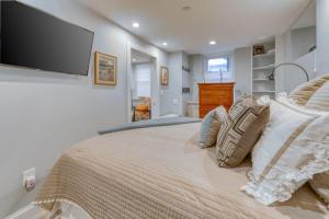 a bedroom with a large bed with a flat screen tv at Cumberland Charm in Portland