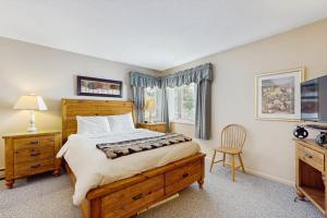 a bedroom with a large bed and a television at Brookhaven D4 in Ludlow +43 photos