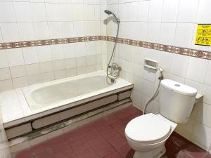 a bathroom with a toilet and a bath tub at Kabera House 1 in Ubud +11 photos
