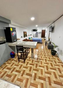 a living room with a wooden floor with a table at Apartamento El Almendro in Liberia