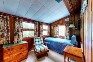 a bedroom with a bed and a chair in a room at Otis Cottages in York