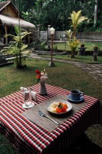 a picnic table with a plate of fruit on it at Pondok Sapta Sallaca in Selat +33 photos