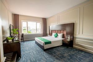 a hotel room with a bed and a piano at MAY PLAZA HOTEL in Thái Nguyên +131 photos