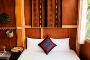 a bedroom with a bed and a shelf with books at Hihi Homestay Tả Van - Mountain View & Local Experience in Sa Pa in Tả Van