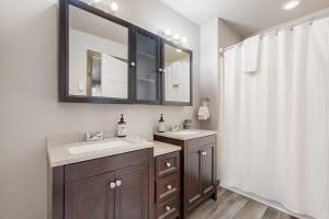 a bathroom with two sinks and a shower at Happy Valley Hideaway in Whitefish +34 photos
