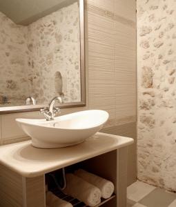 Salle de bains dans l'établissement Leo Hotel