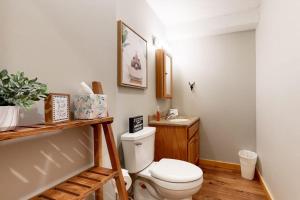 a bathroom with a toilet and a sink at Mountain Memories in Bartlett