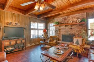 a living room with a fireplace and a television at South Fork Sunset in South Fork