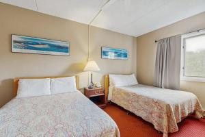 a hotel room with two beds and a window at South Peak Efficiency At Rivergreen in Lincoln