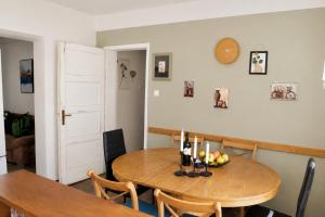 a dining room with a table with a bowl of fruit on it at Lakuša Retreat in Latin