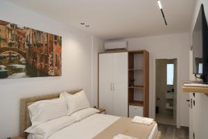 a bedroom with a bed and a painting on the wall at Darius Hotel in Shkodër