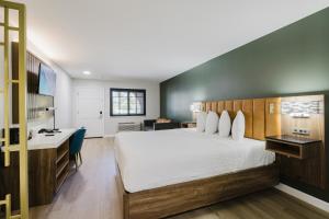 a hotel room with a large bed and a desk at SureStay by Best Western Morgan Hill in Morgan Hill +54 photos