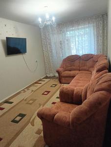 a living room with two chairs and a couch at 2 кімнатні апартаменти в центрі міста in Pavlohrad
