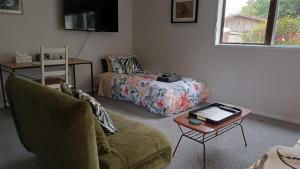 a living room with a bed and a coffee table at Amblers Rest Accomodation in Drury