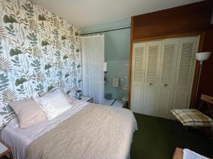 a bedroom with a bed with a white bedspread at Chambre à louer face a la plage de Beaumer in Carnac +10 photos