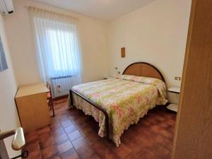 a small bedroom with a bed and a bathroom at Casa Vacanze Boario in Boario Terme