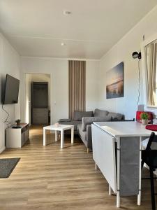a living room with a couch and a table at Tiny house am Wald eingezäunt in Meißendorf