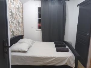 a bedroom with a bed with two towels on it at Nature et calme d'Angers in Saint-Martin-du-Fouilloux