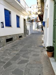 an alley in a town with white buildings at Coralia Nest Studio in Glossa