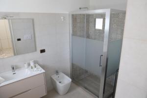 a bathroom with a shower and a toilet and a sink at La Genziana - villino con parcheggio privato in Popoli +13 photos