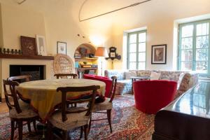 a living room with a table and a couch at Casa Giulia in Castagnole Lanze