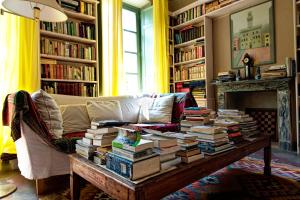 a living room with a table full of books at Casa Giulia in Castagnole Lanze +20 photos
