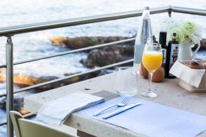 Nápoje v ubytování Cavo Seaside Suites