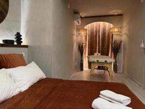 a bedroom with a bed and a bathroom with a sink at Résidence Nakiya in Sainte-Marie