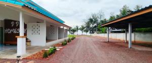 a dirt road in front of a building at DD Villa in Pathiu