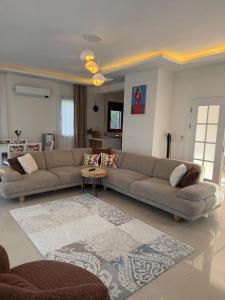a living room with a couch and a table at Villa Lost dalaman in Çakallık