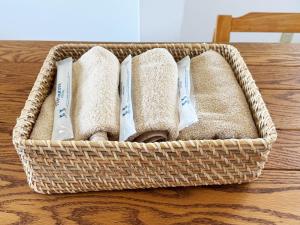 a basket sitting on a table with toothbrushes at おかげ参り宿場 in Ise