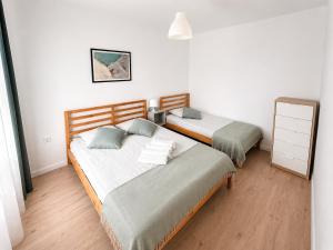 a bedroom with two beds and a mirror at B&B Fajne Miejsce in Łeba