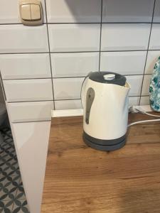 a toaster sitting on a counter in a kitchen at DOMEK POD SOSNAMI in Krasnobród