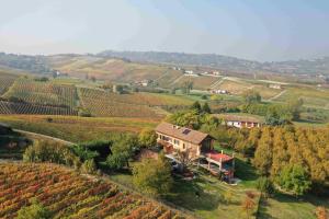 an aerial view of a house in a vineyard at Cascina E&E in Costigliole dʼAsti +10 photos