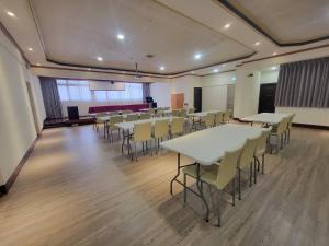 a classroom with tables and chairs in a room at 東光行旅 in Xinyi