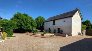 a large white building with a garden and trees at Le Clos de La Réserve in Cinq-Mars-la-Pile