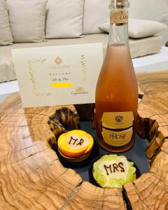 a bottle of tea and two cupcakes on a table at Amira 1899 Luxury Suite Private Spa Jacuzzi and Sauna in Galatina