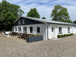 a white building with a picnic table in front of it at Marskferie Tønder in Tønder
