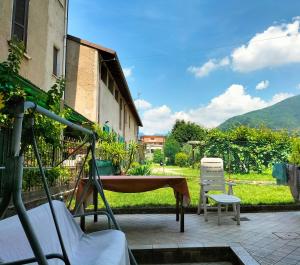 a patio with a table and chairs and a building at Il Nido di Concesio in Concesio