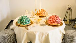 a table with three hats on top of it at Maison d'hôtes Kamilia in Ksar es Sghir