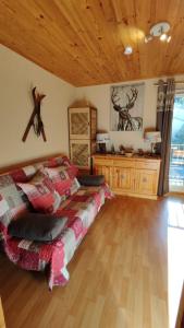 a bedroom with a bed and a wooden floor at Solarium Mountain Studio 4 People Les Angles in Les Angles