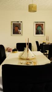 a table with a napkin on top of it at Maison d'hôtes Kamilia in Ksar es Sghir