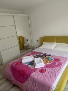 a bedroom with a large bed with a pink blanket at Mountain Bloom House in Galda de Sus