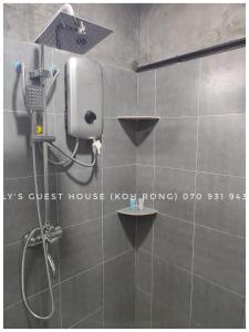 a bathroom with a shower and a phone on the wall at Ly Guest House-Long Set Beach in Kaôh Rŭng (3)